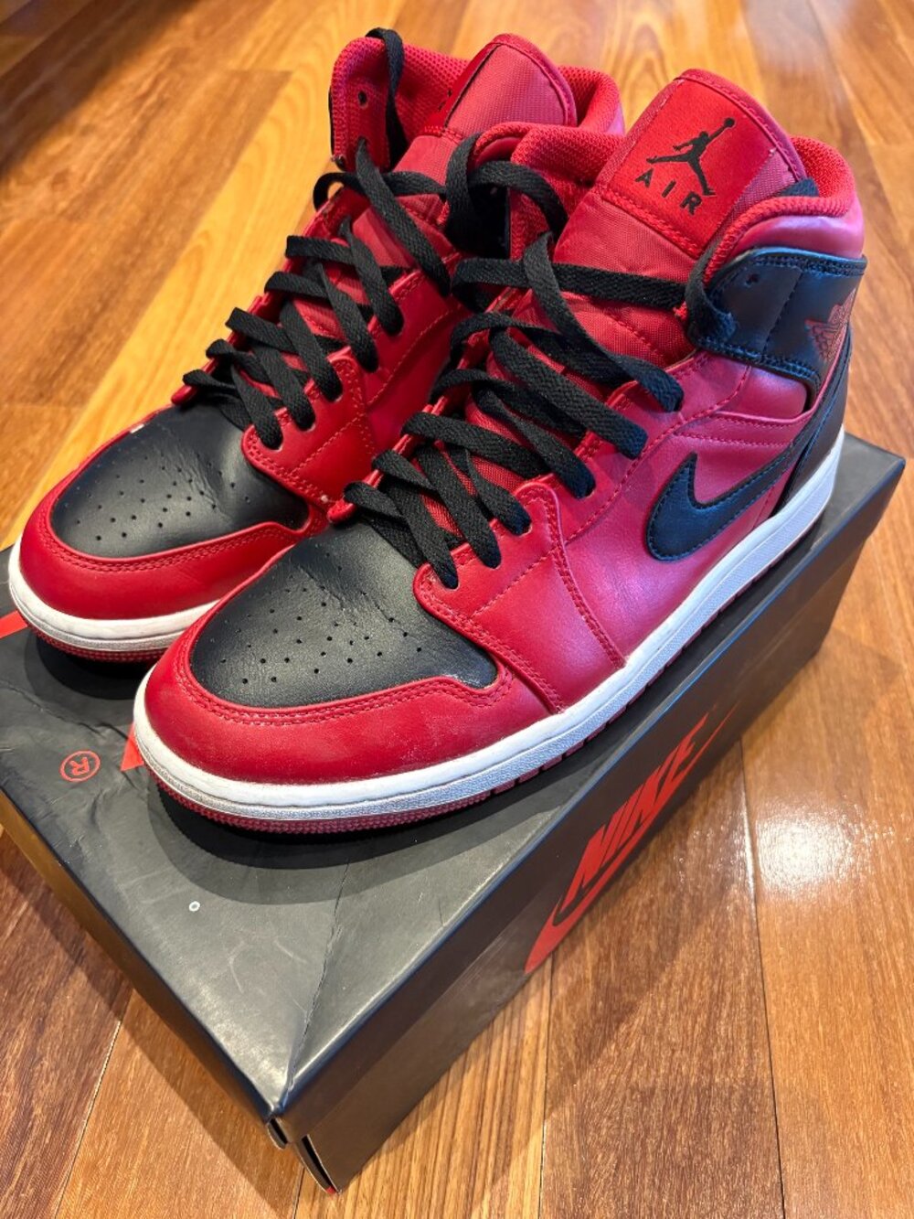 Air Jordan 1 Retro High OG Black/Red/White Basketball Sneaker Size 10